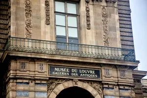 Состояние безопасности в Лувре …