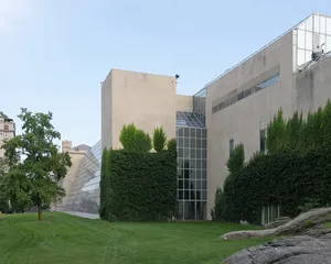 Работники Метрополитен-музея проголосовали за …