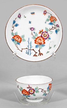 Фарфоровая чашка и блюдце, роспись в стиле Какиэмон