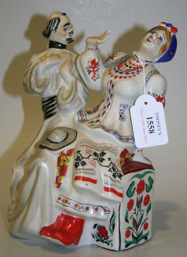Киевская фарфоровая фигурная группа, изображающая мужчину и женщину в национальных костюмах