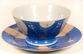 Кузнецовский фарфор: чашка и подставка, около 1900 года