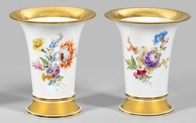 Две фарфоровых вазы с цветочным узором "Deutsche Blume".