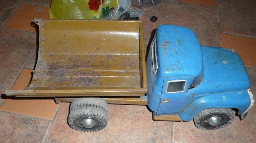 ZIL 130 dump truck, AZLK USSR, Iron toy.