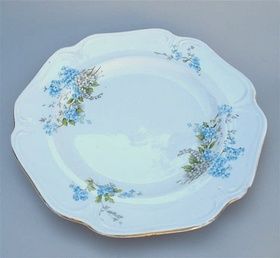 Фарфоровая тарелка Кузнецова XIX века с цветочными принтами