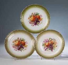 Three plates with fruits and flowers Porcelain manufactory Kuznetsov, Anf. 20th c. Flat moulded
