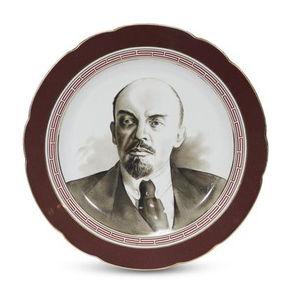 Советская фарфоровая кабинетная тарелка с портретом Ленина, Пролетарский фарфоровый завод, Бронницы, середина XX века
