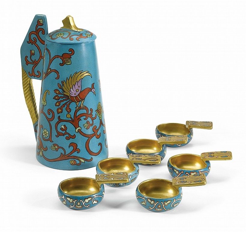 AN UNUSUAL PORCELAIN SET FOR KVASS, KUZNETSOV PORCELAIN FACTORY, LATE 19TH CENTURY