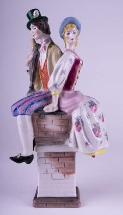 Figure Kiev / Figure Kiev porcelain, gallant couple sitting on chimney...