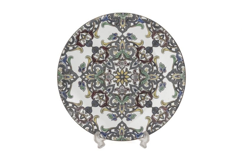 Декоративная тарелка Кузнецова: фарфор, конец XIX века