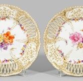Pair of dining plates with decoration "1st Potsdam Service"