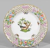 Decorative plate with "Rothschild" decoration
