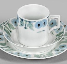 Lot 599: Art Nouveau tableware set with "Primrose Pattern" decoration.