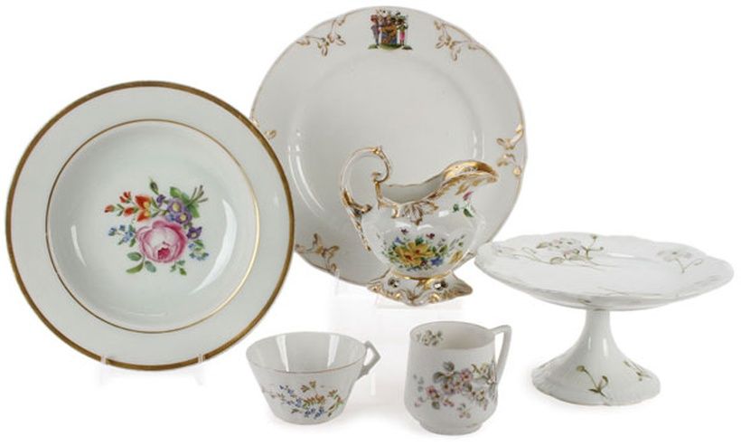 A GROUP OF SIX IMPERIAL RUSSIAN PERIOD PORCELAIN PIECES, CIRCA 1850-1900. Comprising an Armorial