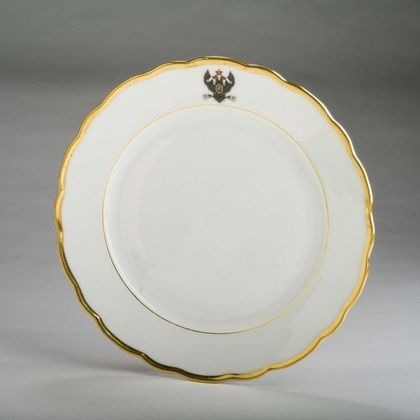 Фарфоровая тарелка с гербом императора, фабрика Кузнецов, 1891-1917