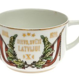 Porcelain cup 1918-1928