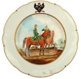 A RUSSIAN PORCELAIN HAND PAINTED MILITARY PLATE