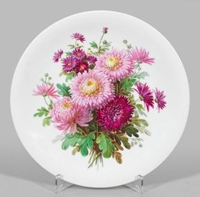 Настенная тарелка с цветочной живописью
