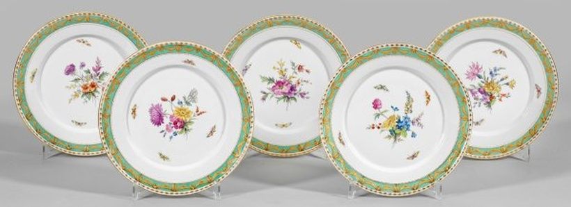 Пять тарелок для ужина "Курляндия" с летним цветочным декором.