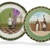 Фарфоровые тарелки с украшением солдатами от Гарднера и Кузнецова, конец 19 века. (2)