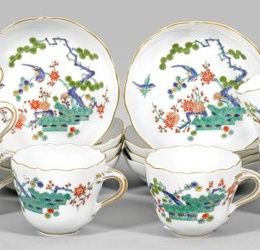Eight mocha cups with Kakiemon decor "Three Friends"