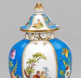 Small lidded vase with gallant scenes and floral decoration