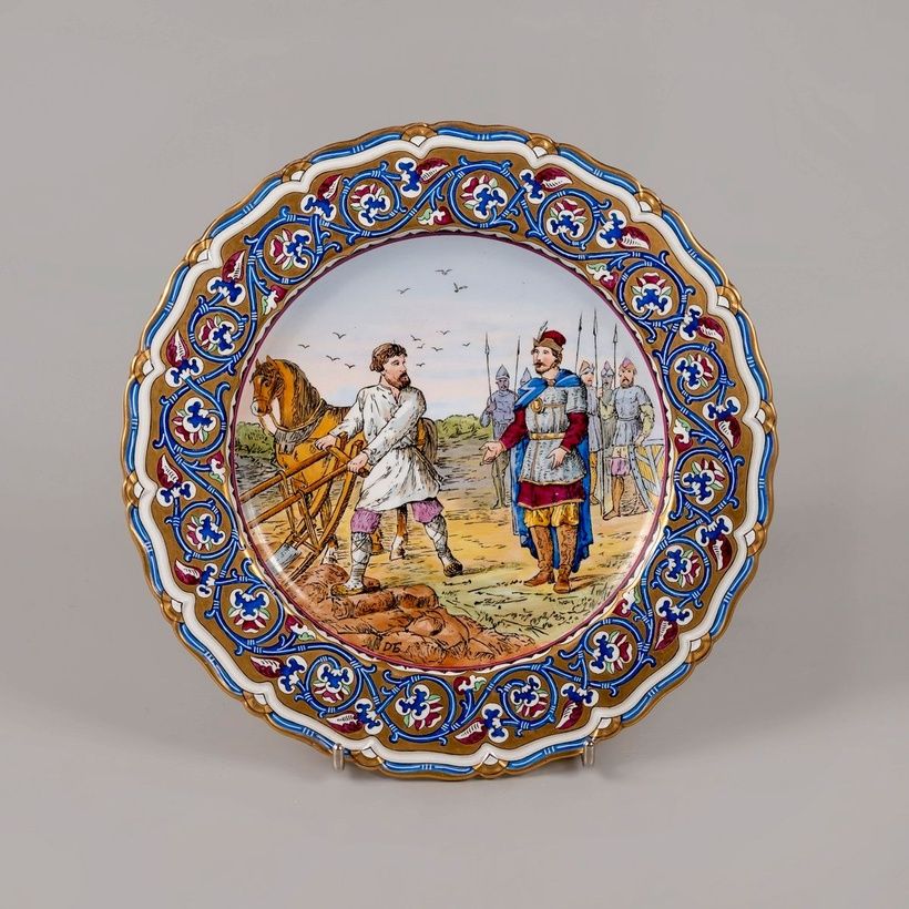 Porcelain plate with contoured edges, with polychrome...
