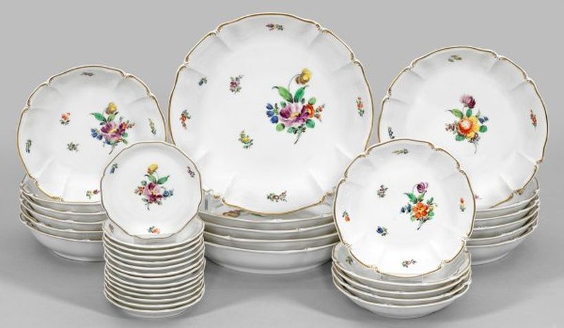 Collection of bowls with the decoration "Antique Flower"