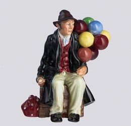 Statuette with balls