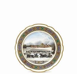 Фарфоровая тарелка с изображением троек, Москва, около 1900 года