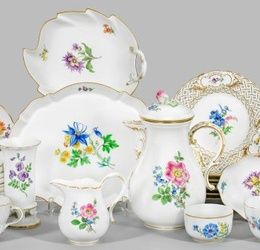 Coffee set with flower decoration