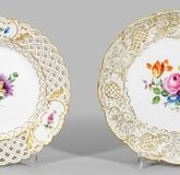Two decorative plates with flower decoration.
