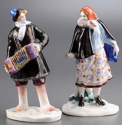 Фарфоровые фигурки аккордеониста и танцовщицы в стиле Кустодиева.