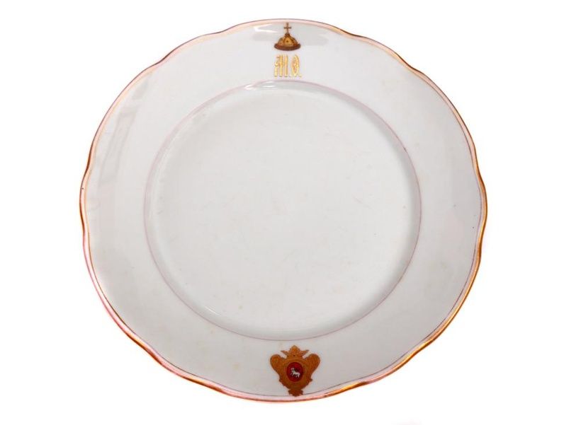 Фарфоровая тарелка с гербом Гренадерского полка