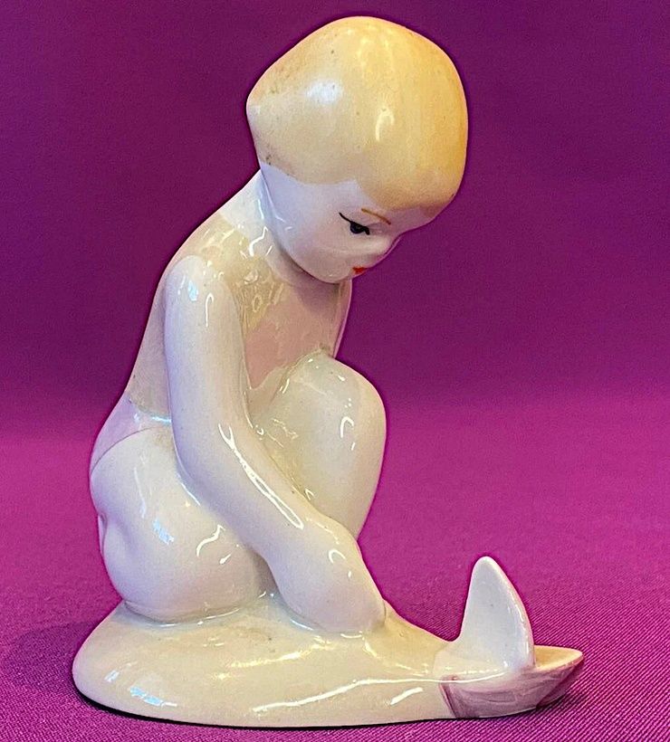 Porcelain figurine "Girl with a boat"