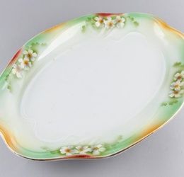 Поднос  из фарфора. Российская имперская тарелка, размеры 47 х 35 см.