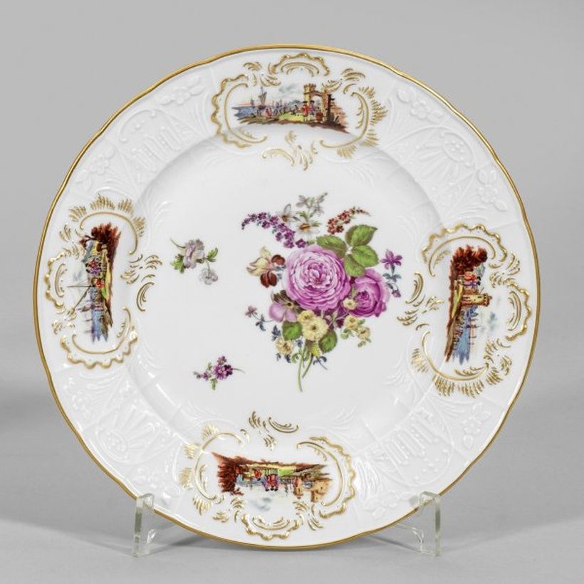 Настенная тарелка с изображением торговца и цветочным украшением