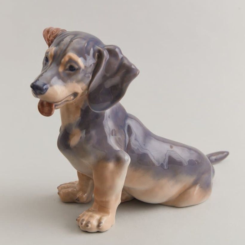 Porcelain collectible figurine "Dachshund".