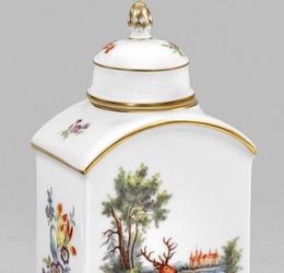 Tea caddy with hunting and flower decor