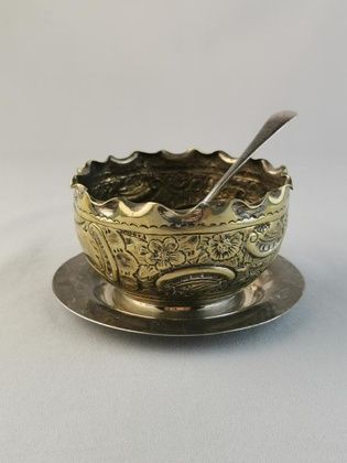 SUGAR BOWL ON A STAND + SPOON