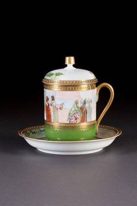 Чайная чашка из фарфора с крышкой и блюдцем, Москва, около 1900 года