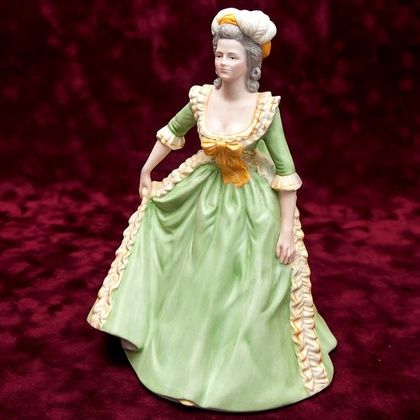 Porcelain figurine Queen "MARIA ANTOINETTE"