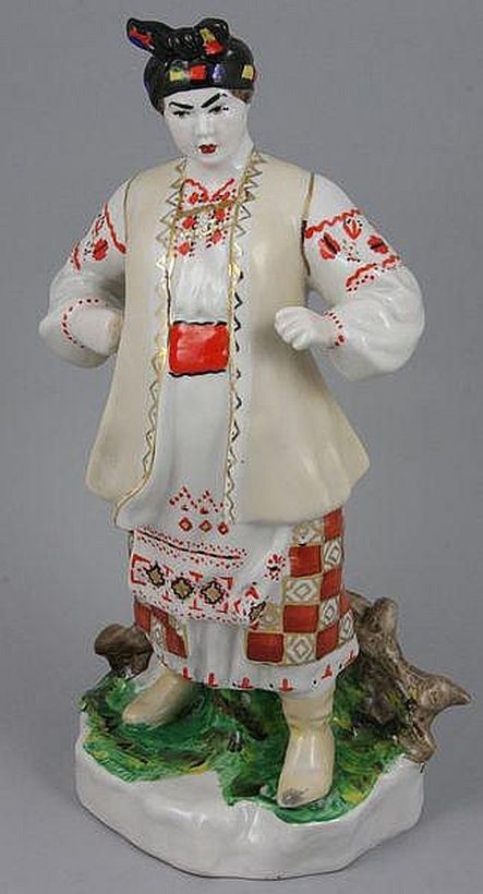 Русская фарфоровая фигурка изделие из фарфора, выполненное в русском стиле.