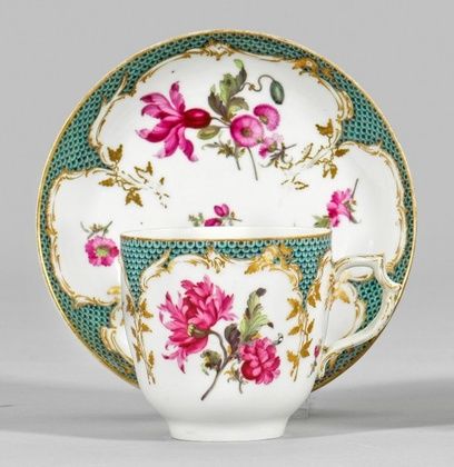 Decorative cup with flower pattern