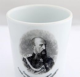 A RUSSIAN PORCELAIN CUP WITH THE PORTRAIT OF GRAND DUKE NIKOLAI NIKOLAEVICH, KUZNETSOV PORCELAIN MANUFACTORY, 19TH CENTURY