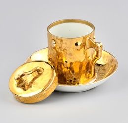 A pair of tea with a lid in the form of a hemp with an ax. Kuznetsov.
