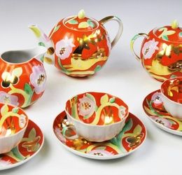 A six setting Russian porcelain tea service by Dulevo, mid 20th century, comprising: six cups, six