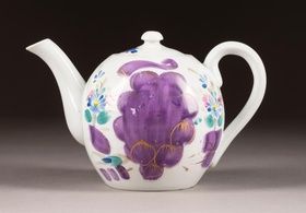 A PORCELAIN TEA POT