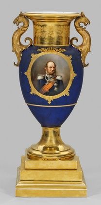Великолепная королевская матово-ночная синяя фарфоровая ваза с портретом Вильгельма I
