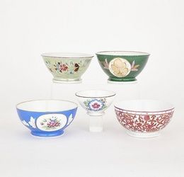 Five Persian Market Kuznetsov and Gardner Russian Porcelain Bowls, c.1900, largest diameter 7.2" — 18.4 cm. (5 Pieces)