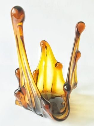 Винтажная дизайнерская ваза из медового стекла